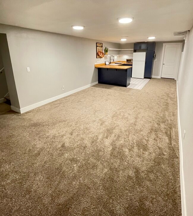 Living Room - 165 W Midway Blvd