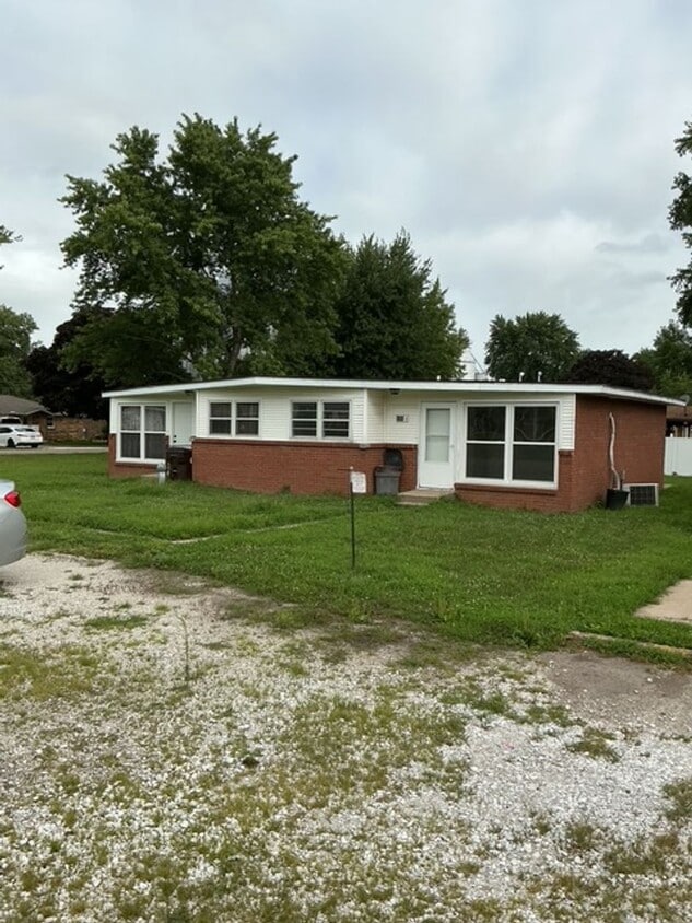 Primary Photo - 105 E Glendale St
