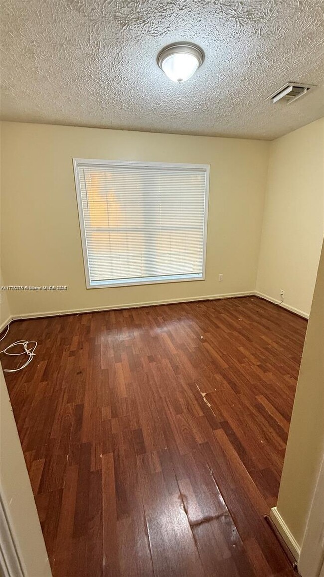 Building Photo - 1600 SW 44th Ave