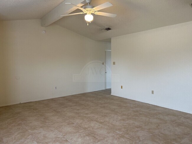 Building Photo - 4204 Carolyn Dr