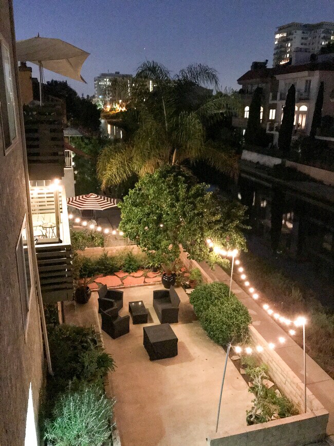 Foto del edificio - 3719 Esplanade