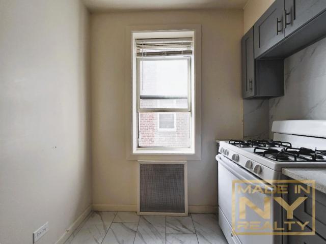 Foto del edificio - 2 bedroom in REGO PARK NY 11374