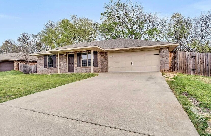 208 Shelley Ln, Lindale, TX 75771 House Rental in Lindale, TX