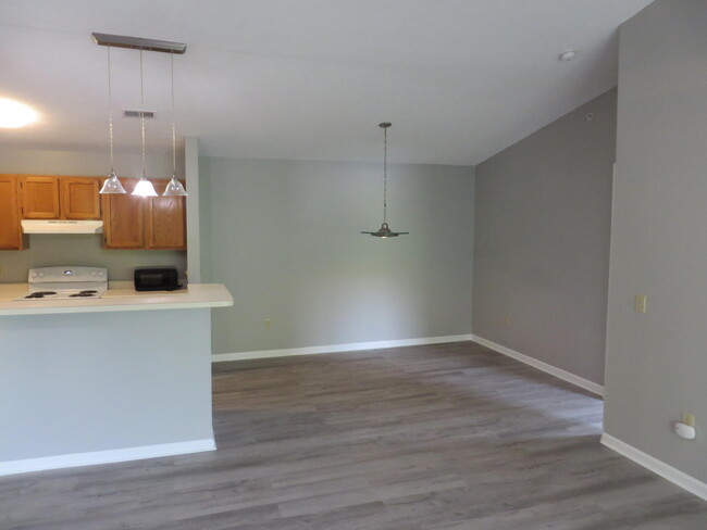 Foto del edificio - 460 Lakeview Dr