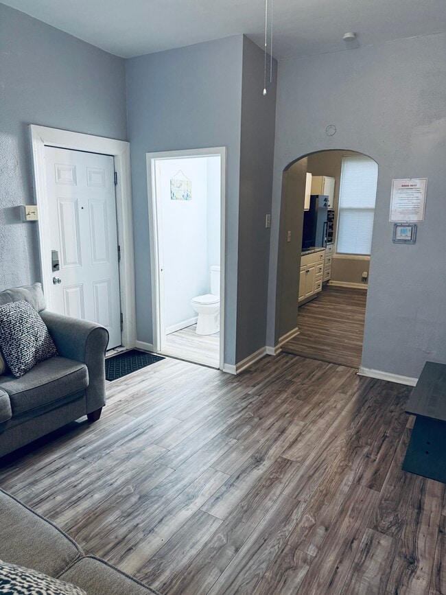 Building Photo - 3209 Iowa Ave