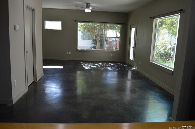Foto del edificio - 714 N Cherry St