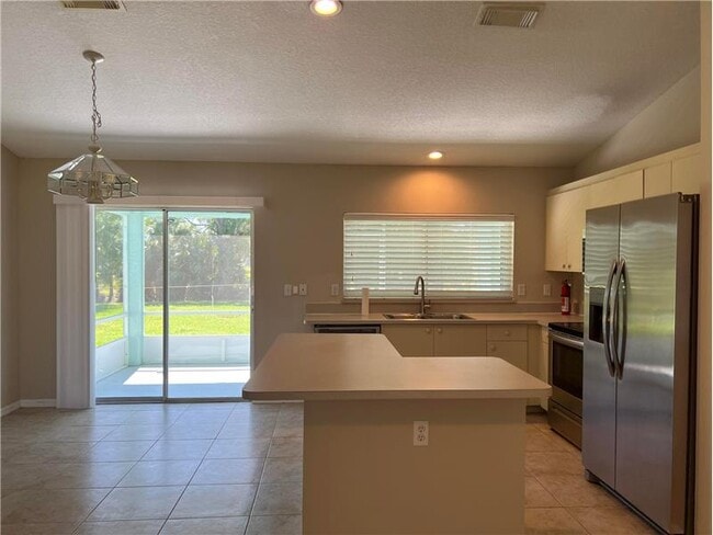 Building Photo - 2847 SW South Calabria Cir