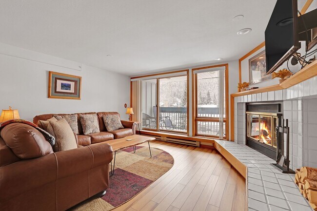 Foto del edificio - Summer Rental- Liftside Condos #205