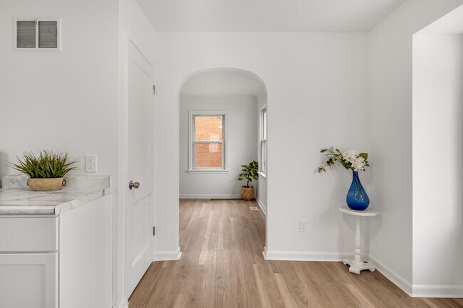 Foto del edificio - 3148 S Byrne Rd