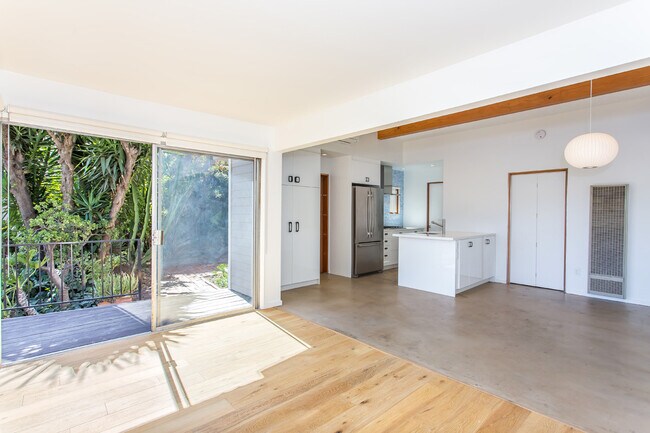 Foto del edificio - 2065 Glencoe Way