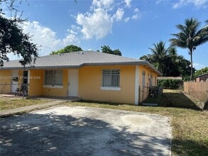 Building Photo - 2421 NW 99th Terrace