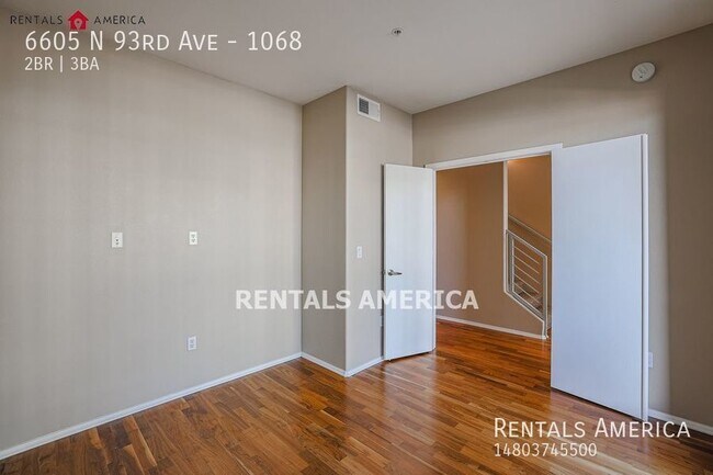 Foto del edificio - Beautiful 2/2.5 + DEN, Gated Community Nea...