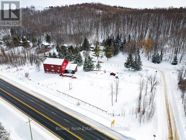 Photo du bâtiment - 121 Old Highway 26
