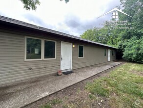 Building Photo - 107 Spruce Dr