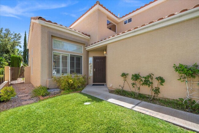 Building Photo - Spacious 4 Bd, 3 bth with in Summerlin with Beautiful Backyard and Bonus Space