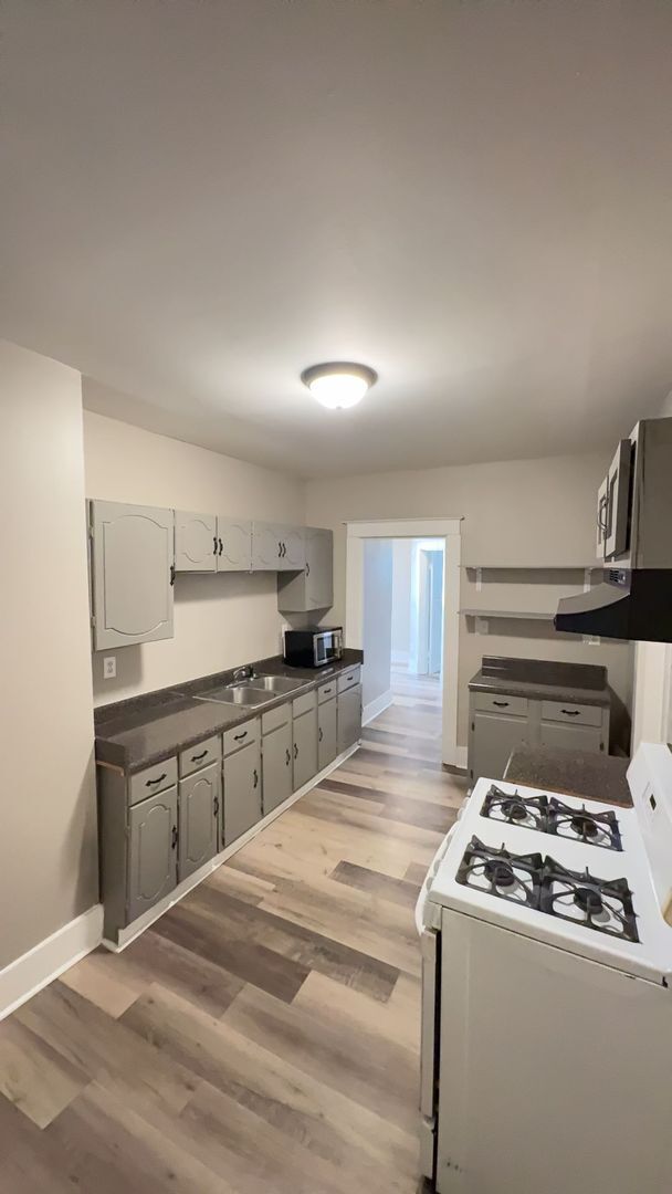 Foto del edificio - Newly Renovated 3 Bedroom 1 Bath | Open to Section 8 | Midtown - 1/2 OFF The First Month's Rent