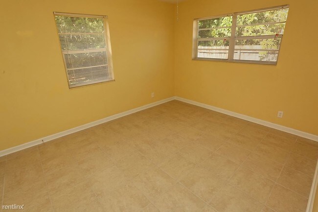 Building Photo - 3 br, 2 bath House - 15 SW 8th Court