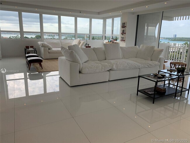 Foto del edificio - 10205 Collins Ave