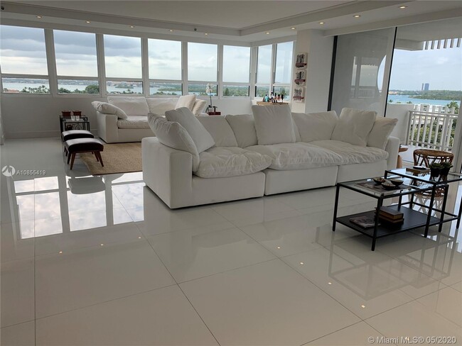 Building Photo - 10205 Collins Ave
