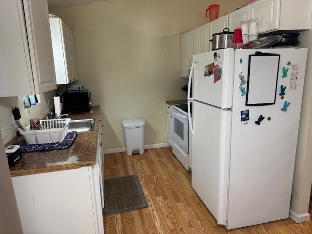 Cocina tipo galera - 1205 Nimitz Ct