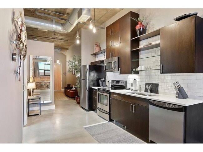 Building Photo - 718 N Washington Ave