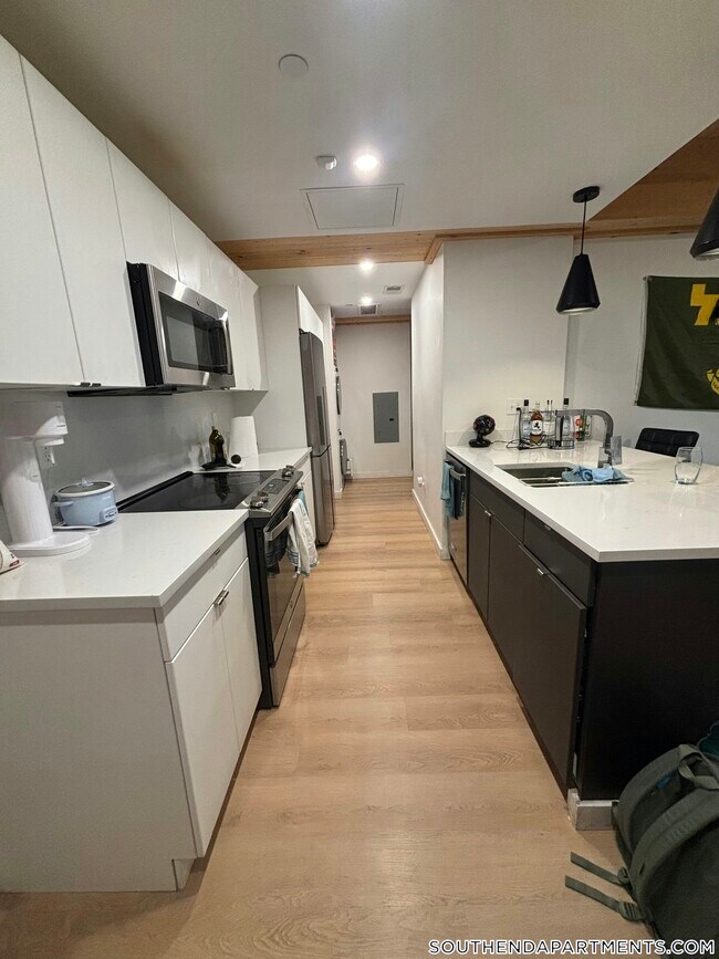 Building Photo - 11 E Lenox St