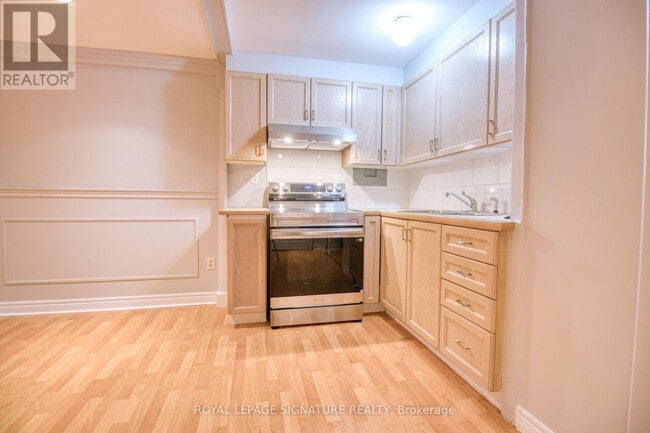 Building Photo - 7299 Sandhurst Dr