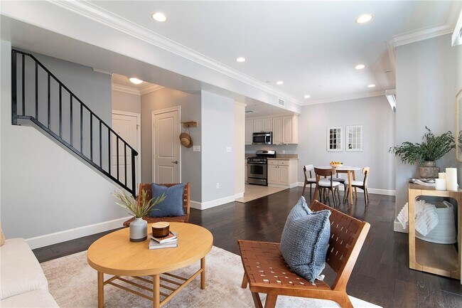 Building Photo - 5335 Cartwright Ave