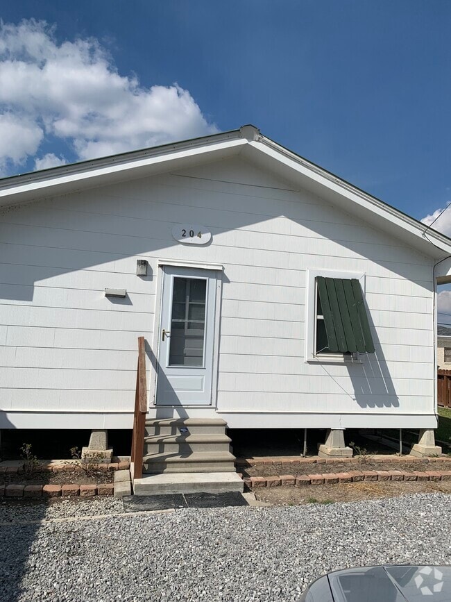 Building Photo - 204 N Carol St