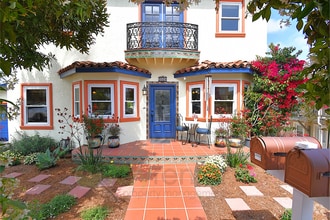 Building Photo - 3528 Villa Terrace