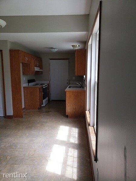 Building Photo - 21551 S Peculiar Dr
