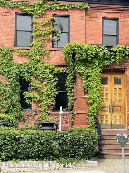 Foto del edificio - 420 Warren St