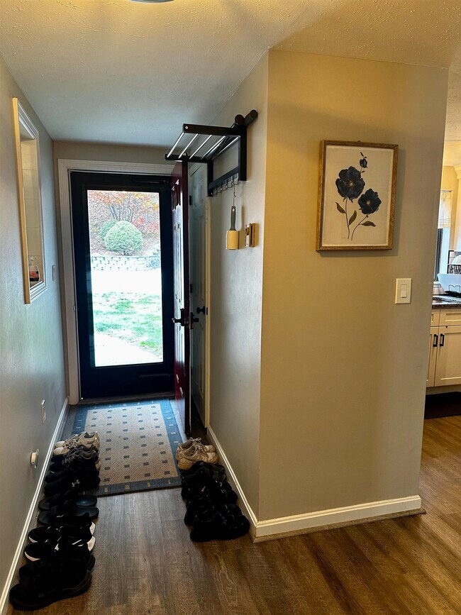 Foto del edificio - 22 Essex Grn Dr