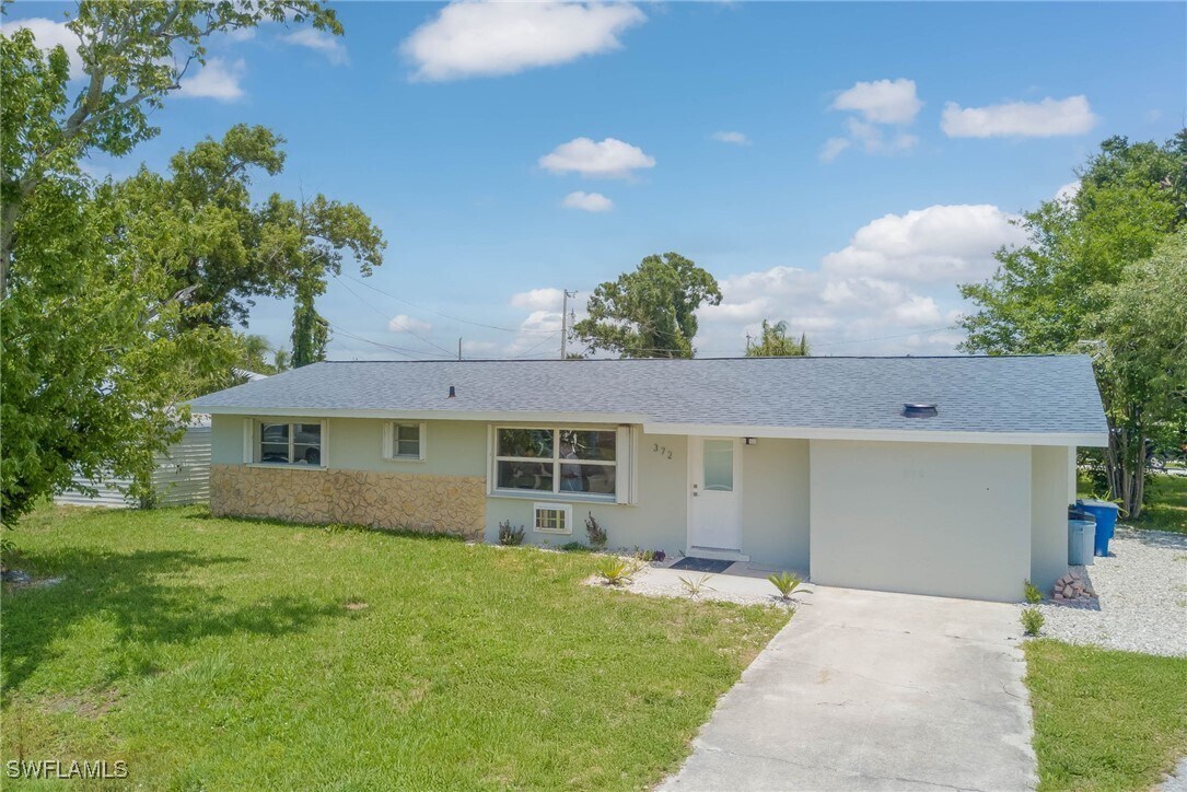 Primary Photo - 372 Park Ln Dr