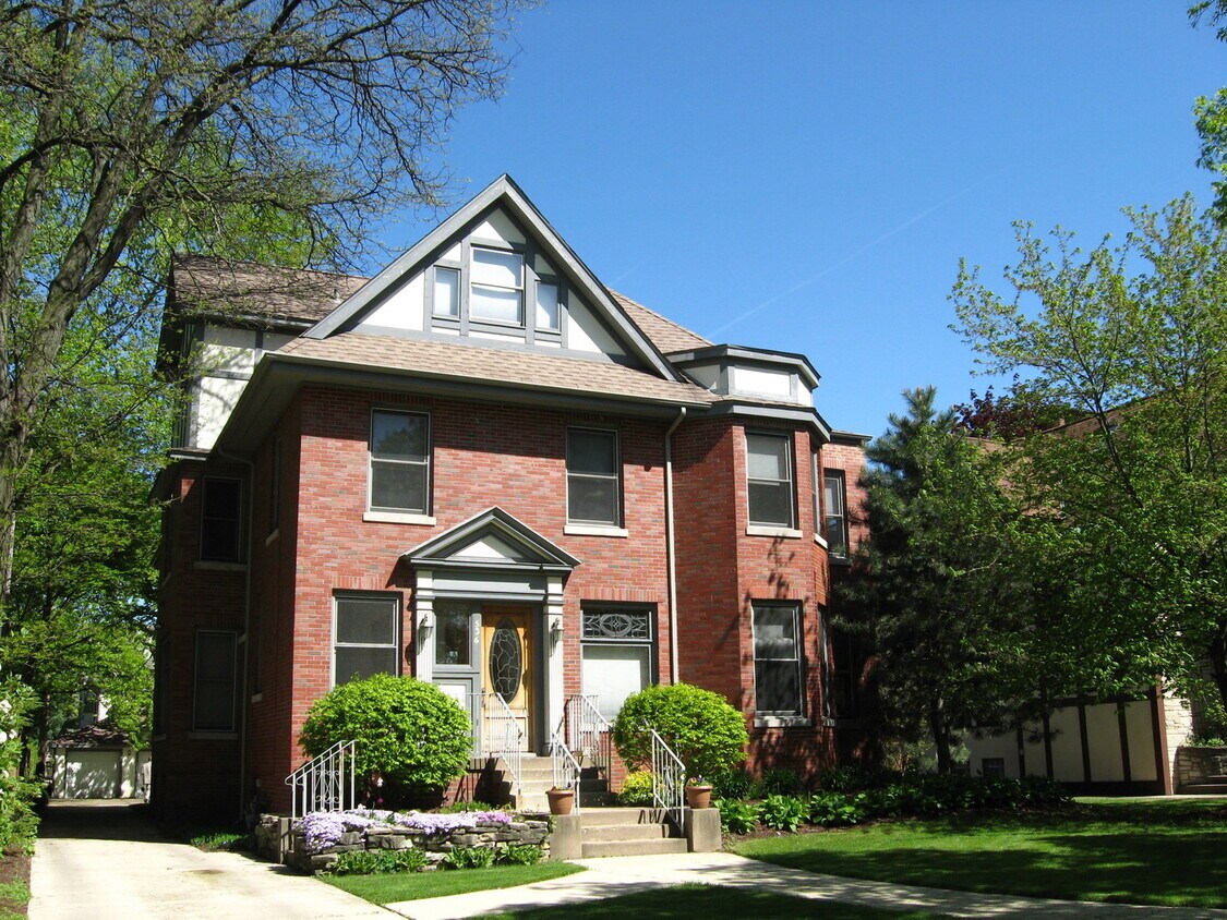 Primary Photo - 536 N Oak Park Ave