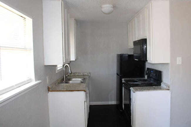 Building Photo - 3910 Polly St