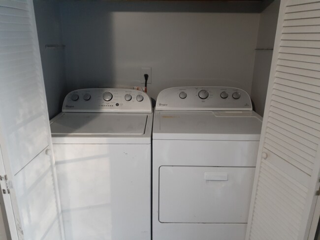 Foto del edificio - 170 Governors Dr