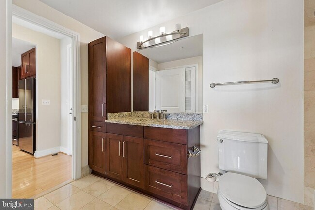 Foto del edificio - 8220 Crestwood Heights Dr