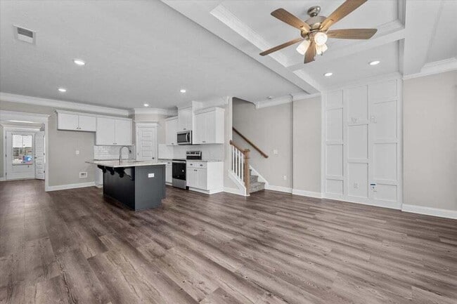 Building Photo - 208 Linsmore Ave