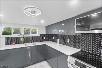 Building Photo - 656 Park Ave