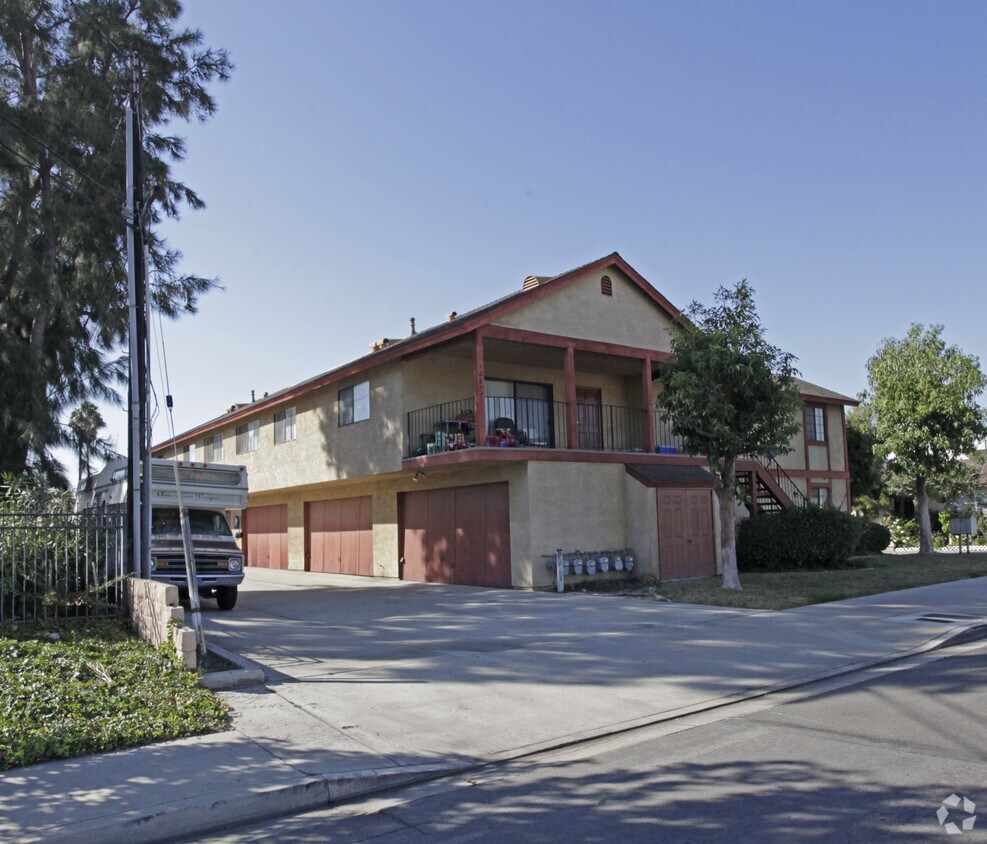 Foto principal - 12875 Nutwood St