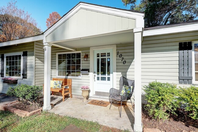 Building Photo - 1070 Lamonte Ln