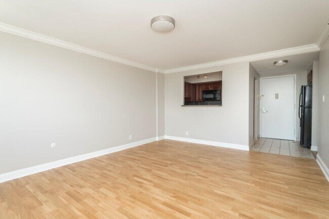 Interior Photo - 1410 Columbia