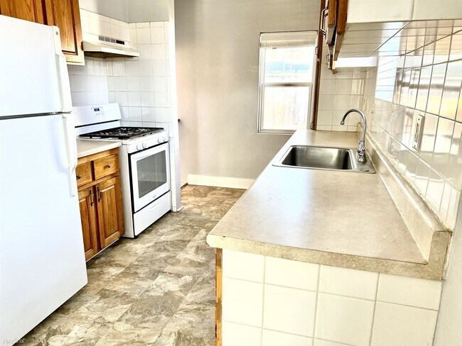Building Photo - 4 br, 2 bath House - 1433 Tamarac Street #