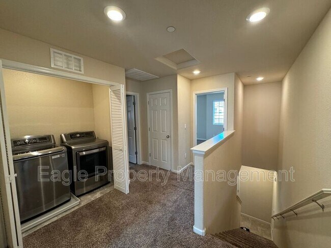 Building Photo - 230 Maidenbrook Ln