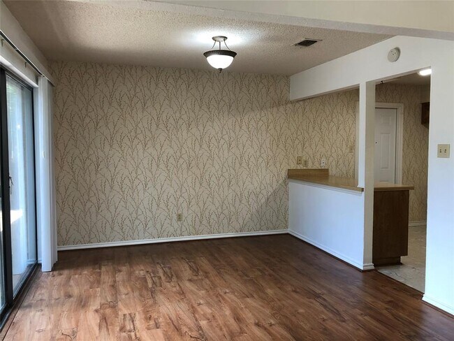 Foto del edificio - 2303 Garden Park Ct