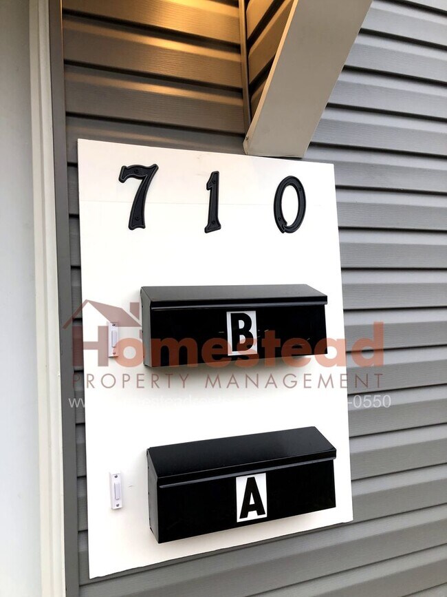 Building Photo - 710 Clifton Ave