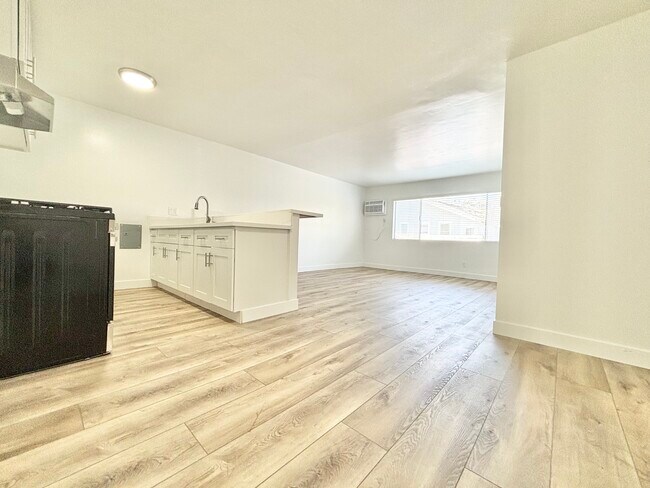 Foto del edificio - 245 S. Rampart Blvd. Los Angeles, CA 90057