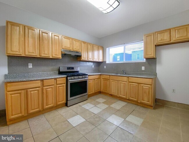 Building Photo - 5726 Florence Ave