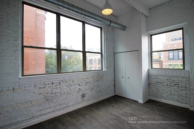 Foto del edificio - Loft-style condo-quality 2 Bed/2 ba IN UNIT LAUNDRY!!